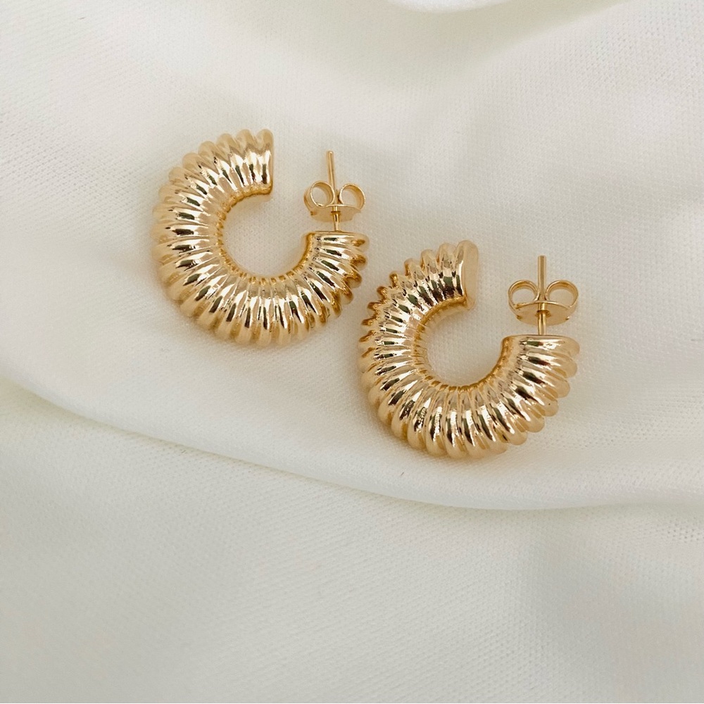 Twisted Hoops - Picture 3 of 10